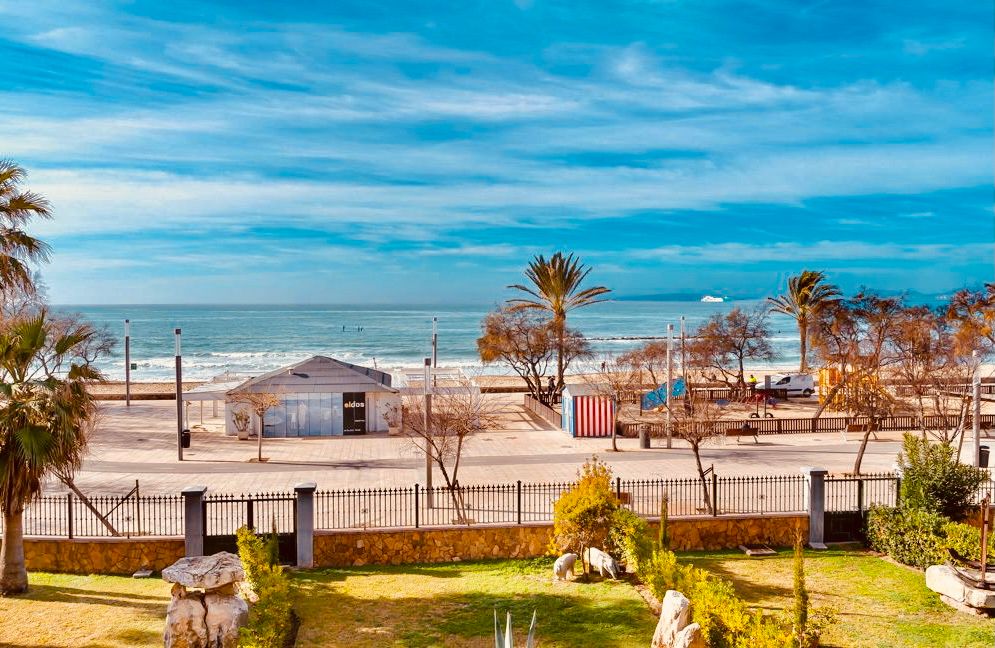 Se Alquila piso con vistas  al mar en Ciudad Jardin