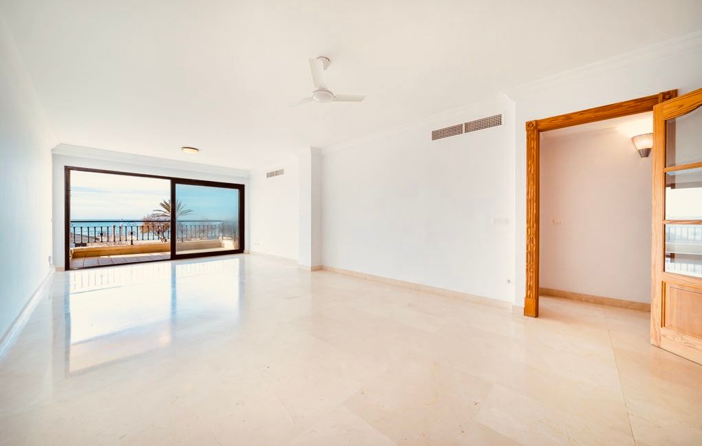 Beachfront apartment for rent in Ciudad Jardin