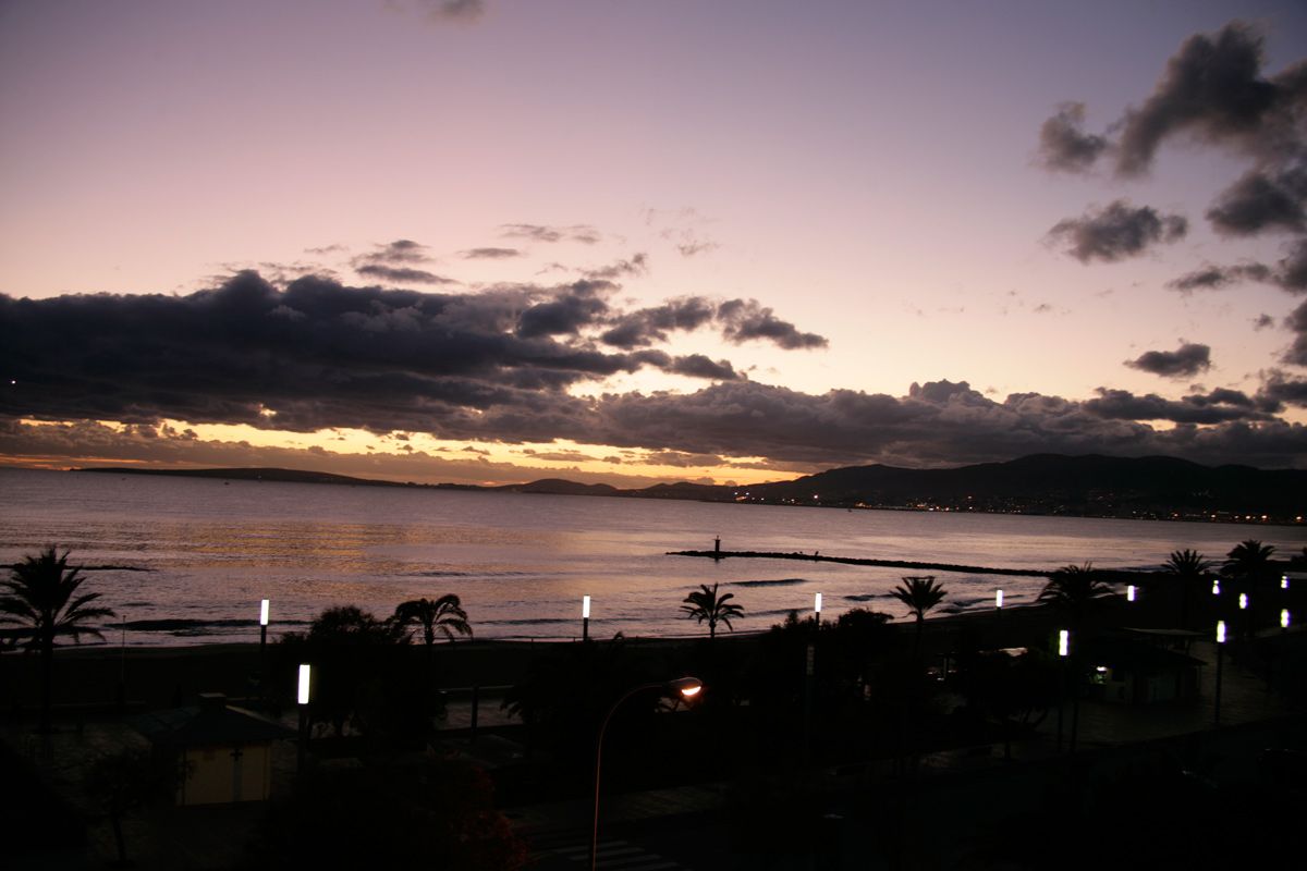 Se Alquila piso con vistas  al mar en Ciudad Jardin