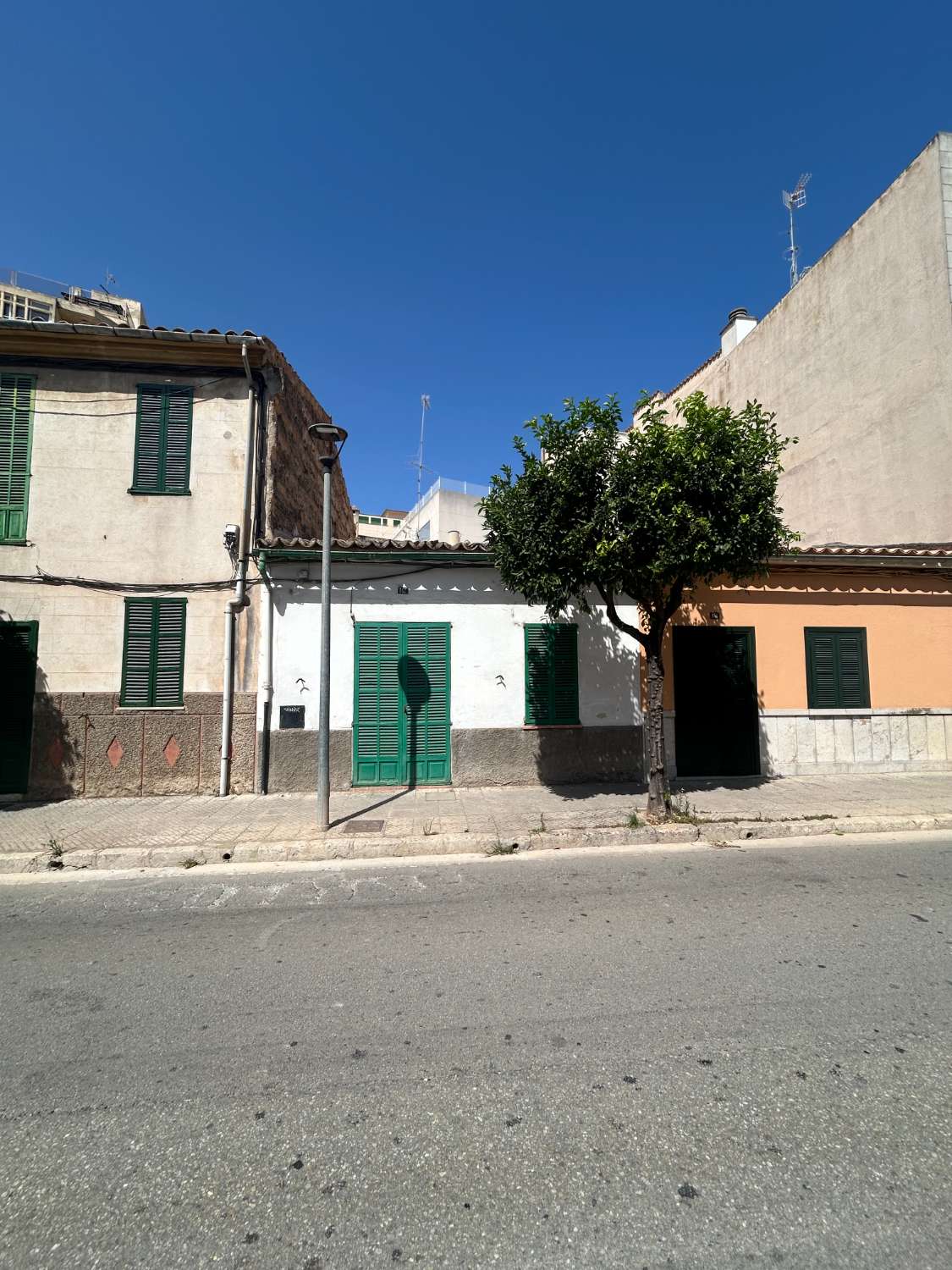 Se vende  Casa Techo Libre en Inca centro. A REFORMAR